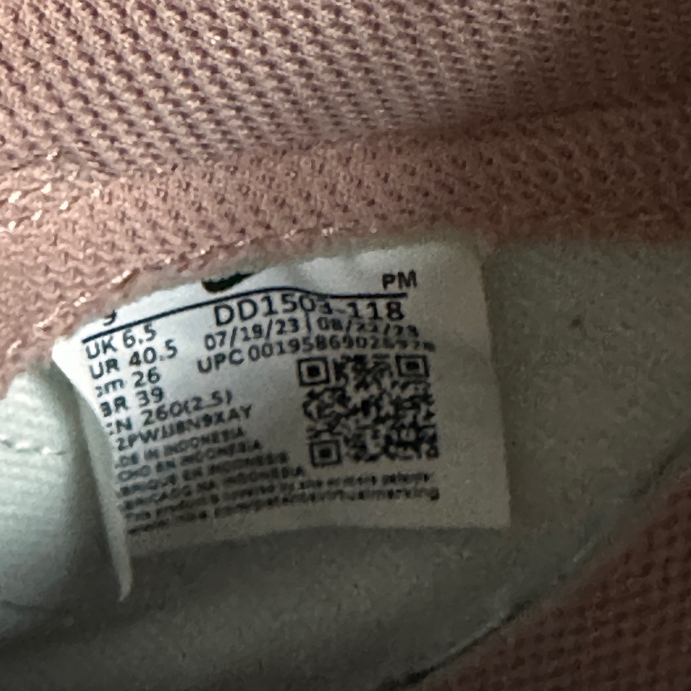 Nike Dunks - Picture 6 of 6